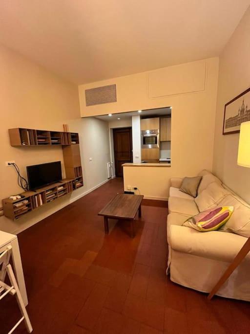 Colosseum Apartment - Your Cozy Roman Escape ภายนอก รูปภาพ